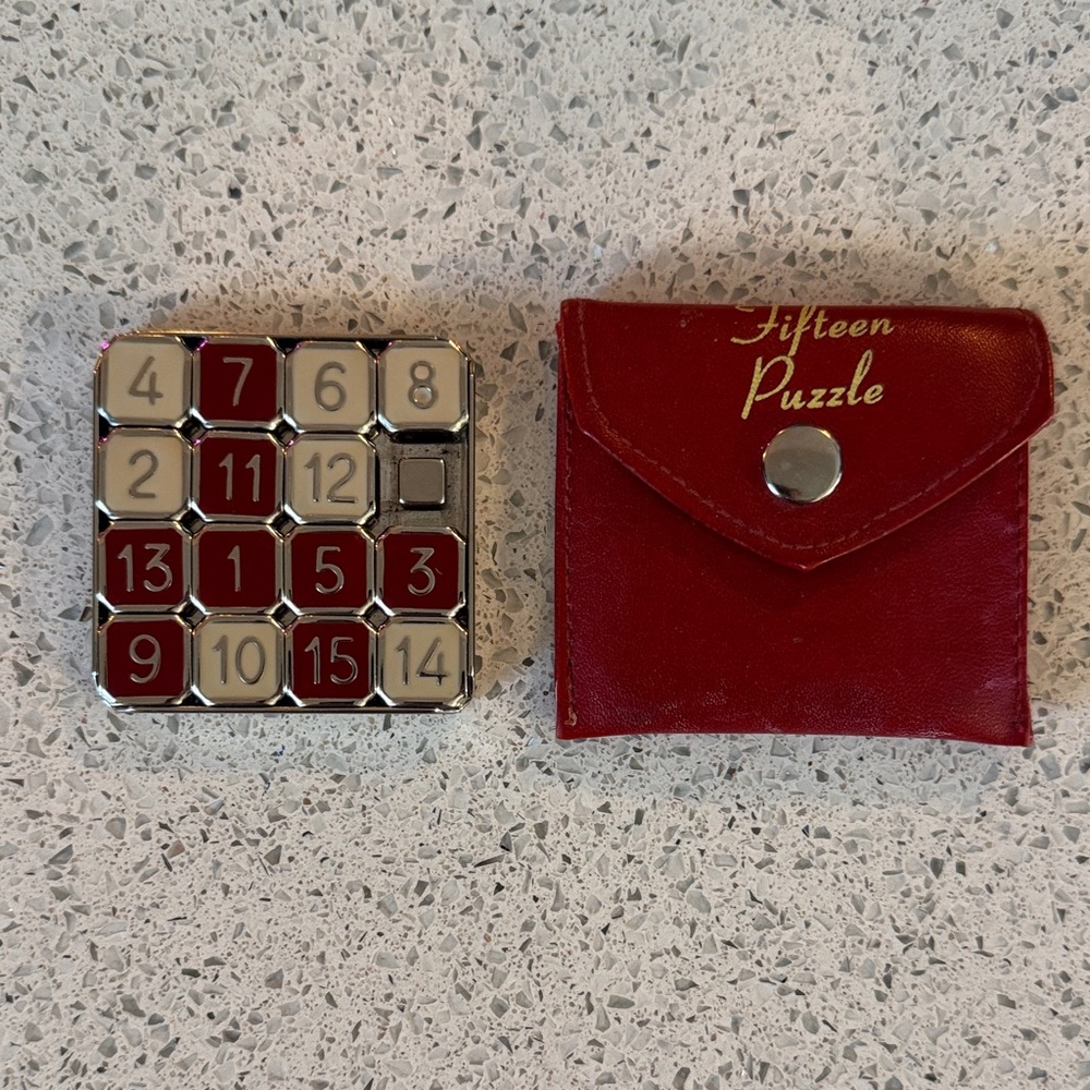 Classic Fifteen Puzzle Game with Red and White Tiles